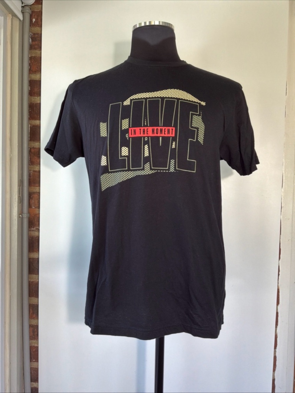 Enforce “Live In The Moment” Graphic T-Shirt Size Large